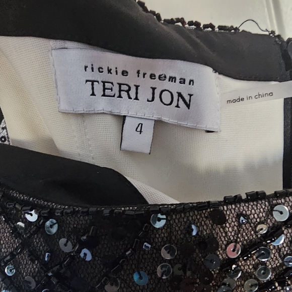 Rickie Freeman Teri Jon Sequin Off Shoulder Maxi 2024 - Picture 4 of 5